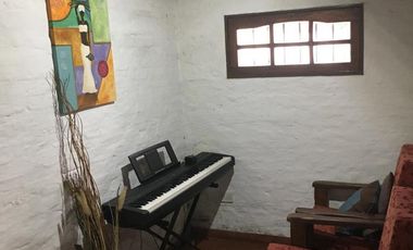 Casa en venta - 3 Dormitorios 2 Baños - Cocheras - 360Mts2 - Merlo