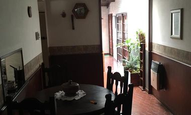 Casa en venta - 3 Dormitorios 2 Baños - Cocheras - 360Mts2 - Merlo