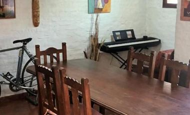 Casa en venta - 3 Dormitorios 2 Baños - Cocheras - 360Mts2 - Merlo