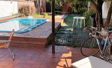 Casa en venta - 3 Dormitorios 2 Baños - Cocheras - 360Mts2 - Merlo