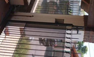 Casa en venta - 3 Dormitorios 2 Baños - Cocheras - 360Mts2 - Merlo