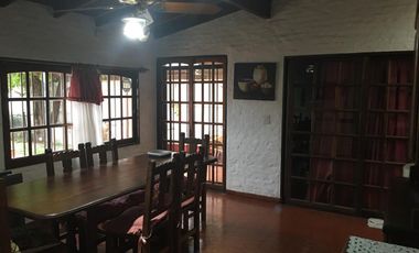 Casa en venta - 3 Dormitorios 2 Baños - Cocheras - 360Mts2 - Merlo