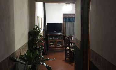 Casa en venta - 3 Dormitorios 2 Baños - Cocheras - 360Mts2 - Merlo