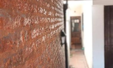 Casa en venta - 3 Dormitorios 2 Baños - Cocheras - 360Mts2 - Merlo