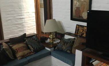 Casa en venta - 3 Dormitorios 2 Baños - Cocheras - 360Mts2 - Merlo