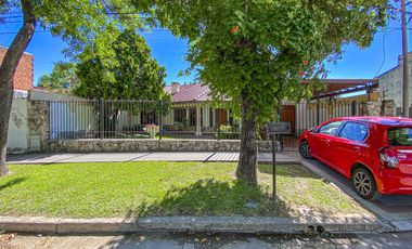 Casa de 2 dormitorios con pileta y quincho