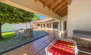 Casa de 2 dormitorios con pileta y quincho