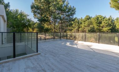 Casa en  VENTA CASA COSTA ESMERALDA, BARRIO SENDEROS IV, LOTE AL 486, 5 AMBIENTES