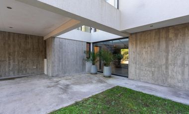 Casa en  VENTA CASA COSTA ESMERALDA, BARRIO SENDEROS IV, LOTE AL 486, 5 AMBIENTES