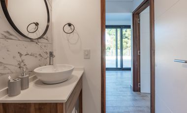 Casa en  VENTA CASA COSTA ESMERALDA, BARRIO SENDEROS IV, LOTE AL 486, 5 AMBIENTES