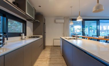 Casa en  VENTA CASA COSTA ESMERALDA, BARRIO SENDEROS IV, LOTE AL 486, 5 AMBIENTES