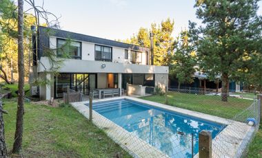 Casa en  VENTA CASA COSTA ESMERALDA, BARRIO SENDEROS IV, LOTE AL 486, 5 AMBIENTES