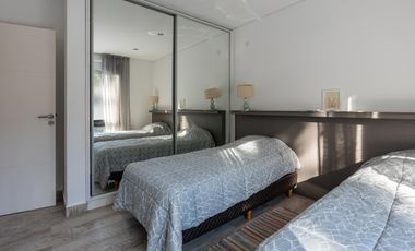 Casa en  VENTA CASA COSTA ESMERALDA, BARRIO SENDEROS IV, LOTE AL 486, 5 AMBIENTES