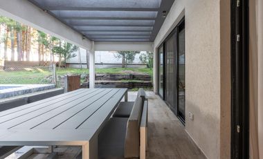 Casa en  VENTA CASA COSTA ESMERALDA, BARRIO SENDEROS IV, LOTE AL 486, 5 AMBIENTES