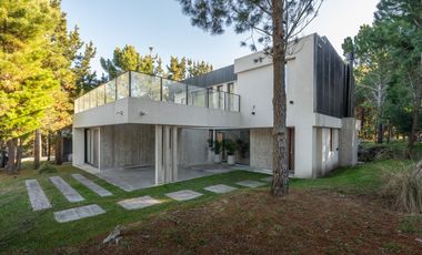 Casa en  VENTA CASA COSTA ESMERALDA, BARRIO SENDEROS IV, LOTE AL 486, 5 AMBIENTES