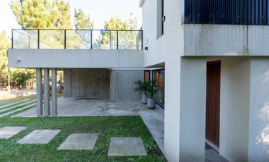 Casa en  VENTA CASA COSTA ESMERALDA, BARRIO SENDEROS IV, LOTE AL 486, 5 AMBIENTES