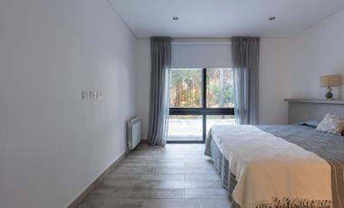 Casa en  VENTA CASA COSTA ESMERALDA, BARRIO SENDEROS IV, LOTE AL 486, 5 AMBIENTES