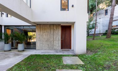 Casa en  VENTA CASA COSTA ESMERALDA, BARRIO SENDEROS IV, LOTE AL 486, 5 AMBIENTES