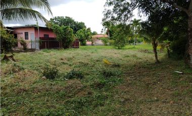 Se Vende Terreno de 600 m2 en Las Acacias