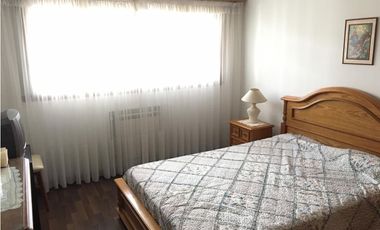 CHALET 4 AMBIENTES CON GARAGE Y PARQUE - IMPECABLE ESTADO!!!