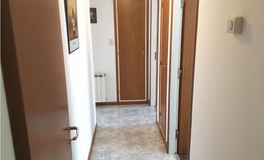 CHALET 4 AMBIENTES CON GARAGE Y PARQUE - IMPECABLE ESTADO!!!