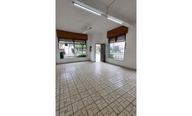 CASA DE TRES DORMITORIOS + LOCAL COMERCIAL - B° AYACUCHO - CORDOBA