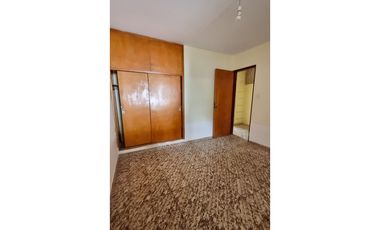 CASA DE TRES DORMITORIOS + LOCAL COMERCIAL - B° AYACUCHO - CORDOBA