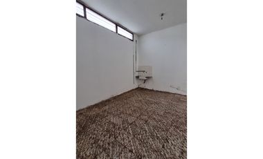 CASA DE TRES DORMITORIOS + LOCAL COMERCIAL - B° AYACUCHO - CORDOBA