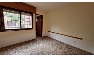 CASA DE TRES DORMITORIOS + LOCAL COMERCIAL - B° AYACUCHO - CORDOBA