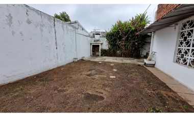 CASA DE TRES DORMITORIOS + LOCAL COMERCIAL - B° AYACUCHO - CORDOBA