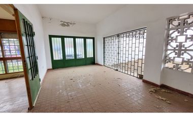 CASA DE TRES DORMITORIOS + LOCAL COMERCIAL - B° AYACUCHO - CORDOBA