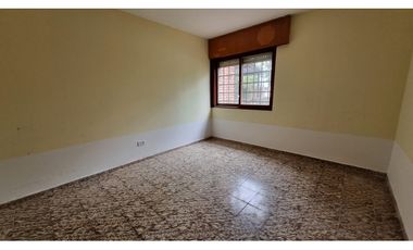 CASA DE TRES DORMITORIOS + LOCAL COMERCIAL - B° AYACUCHO - CORDOBA