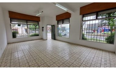 CASA DE TRES DORMITORIOS + LOCAL COMERCIAL - B° AYACUCHO - CORDOBA