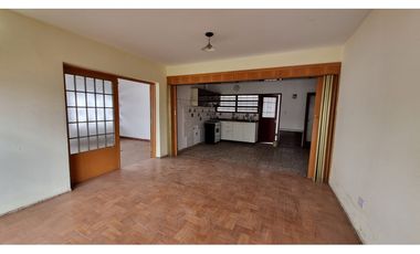 CASA DE TRES DORMITORIOS + LOCAL COMERCIAL - B° AYACUCHO - CORDOBA