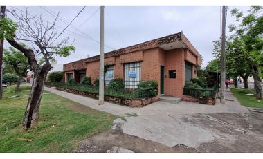 CASA DE TRES DORMITORIOS + LOCAL COMERCIAL - B° AYACUCHO - CORDOBA