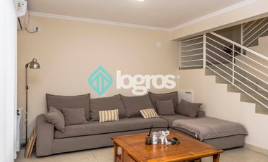 Dúplex en venta con cochera en Grand Bourg