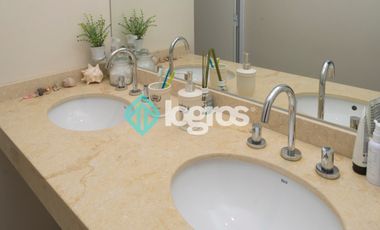 Dúplex en venta con cochera en Grand Bourg