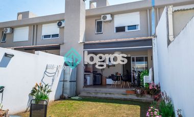 Dúplex en venta con cochera en Grand Bourg