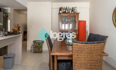 Dúplex en venta con cochera en Grand Bourg