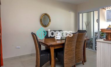 Dúplex en venta con cochera en Grand Bourg