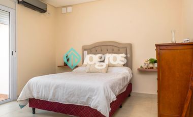 Dúplex en venta con cochera en Grand Bourg