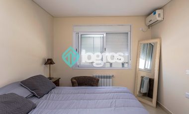 Dúplex en venta con cochera en Grand Bourg