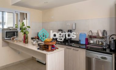 Dúplex en venta con cochera en Grand Bourg