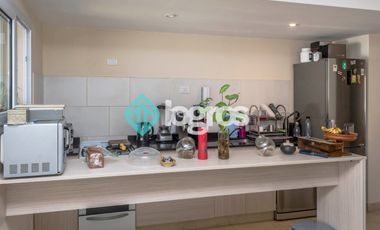 Dúplex en venta con cochera en Grand Bourg