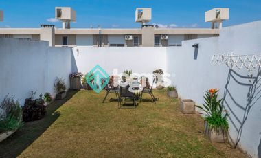 Dúplex en venta con cochera en Grand Bourg