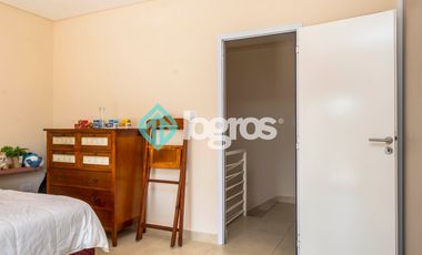Dúplex en venta con cochera en Grand Bourg