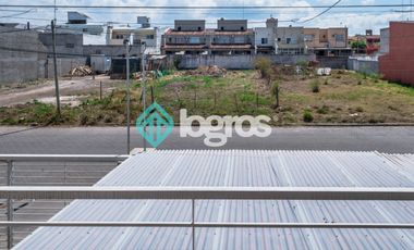 Dúplex en venta con cochera en Grand Bourg