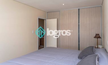 Dúplex en venta con cochera en Grand Bourg