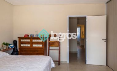 Dúplex en venta con cochera en Grand Bourg