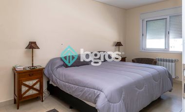 Dúplex en venta con cochera en Grand Bourg